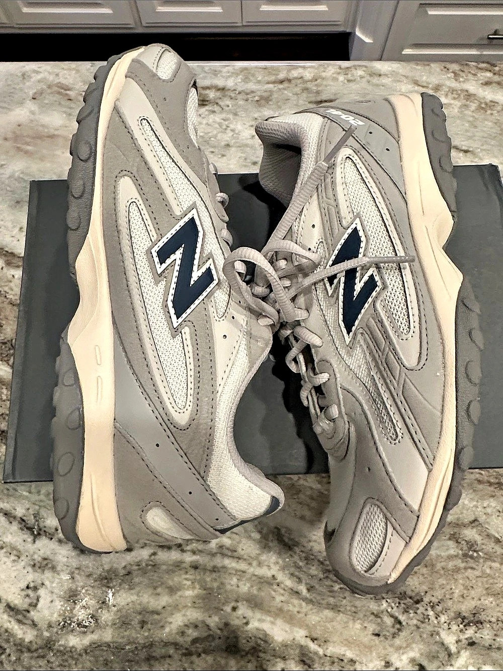 New Balance 204L Grey Blue Sneakers Big Kids 6.5 Women’s 8 Worn Once - Picture 6 of 8